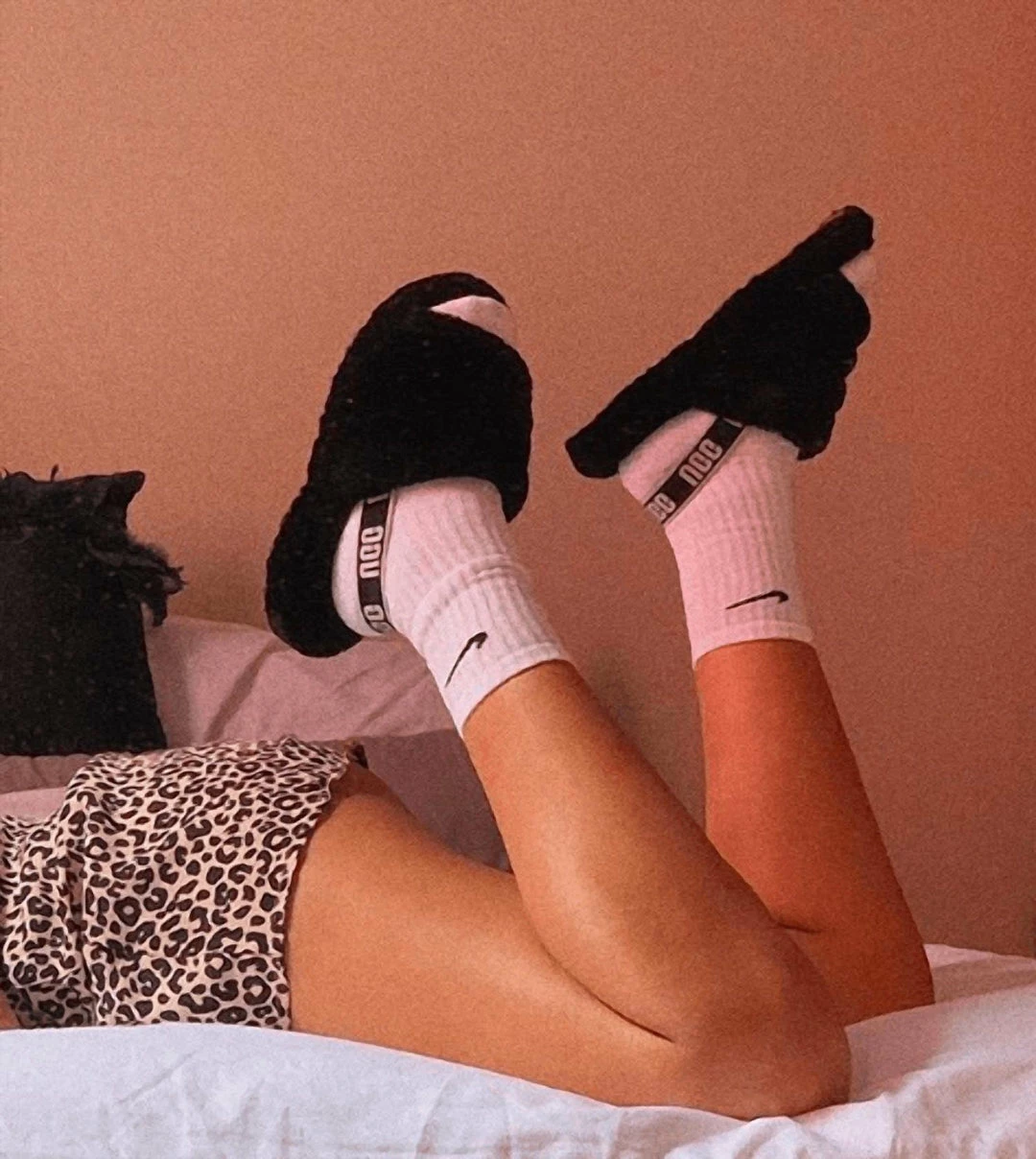 Flash Sale โค๏ธ Ugg ๐ฉ women Fluff Yeah Slipper in Black ๐ - Image 4